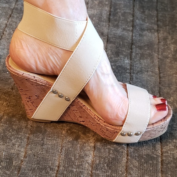 NWT Stretchy Crossover Wedge Sandals - Picture 2 of 5